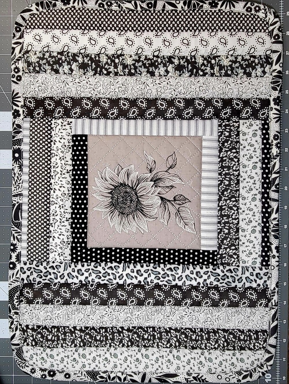 Black & White Sunflower Quilted Dish Drying/Miscellaneous Mat 14"X20"